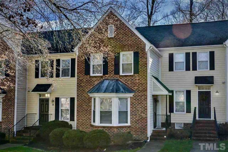 1 Forest Glenn Dr, Chapel Hill, NC 27517