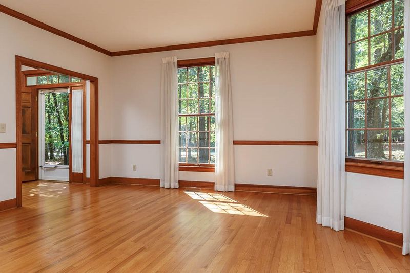 1 Foxridge Rd, Chapel Hill, NC 27514
