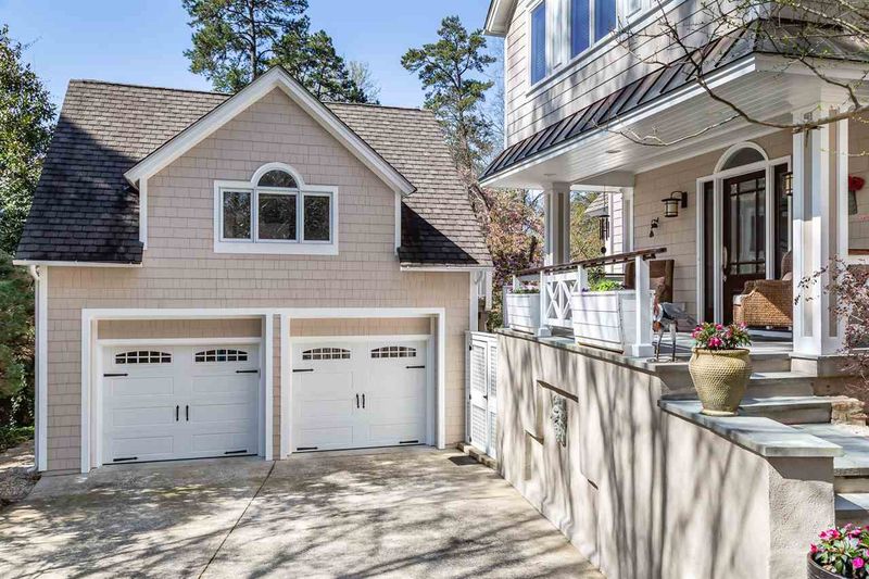 1 Iris Ln, Chapel Hill, NC 27514