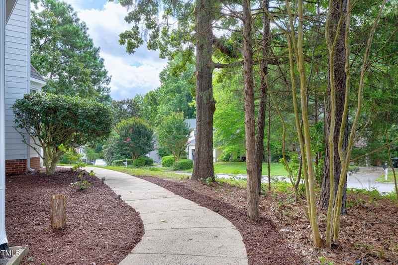 1 Kings Grant Ct, Durham, NC 27703