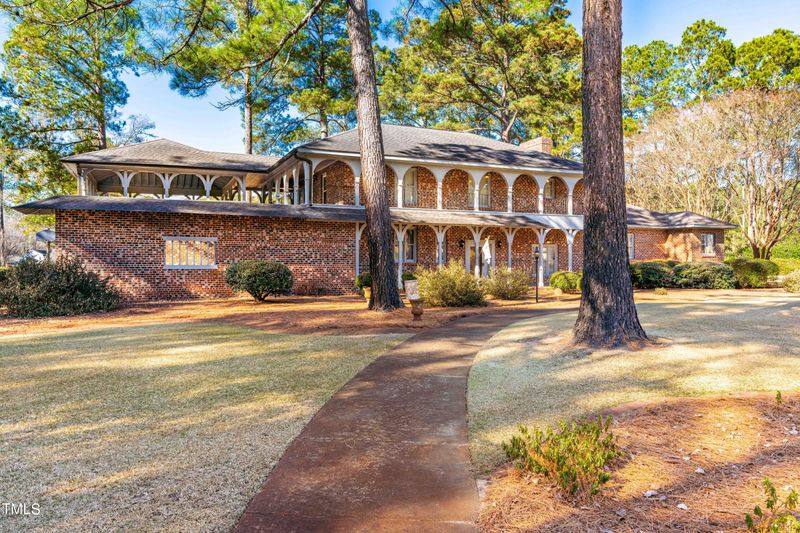 1 Lakeview Pl, Smithfield, NC 27577