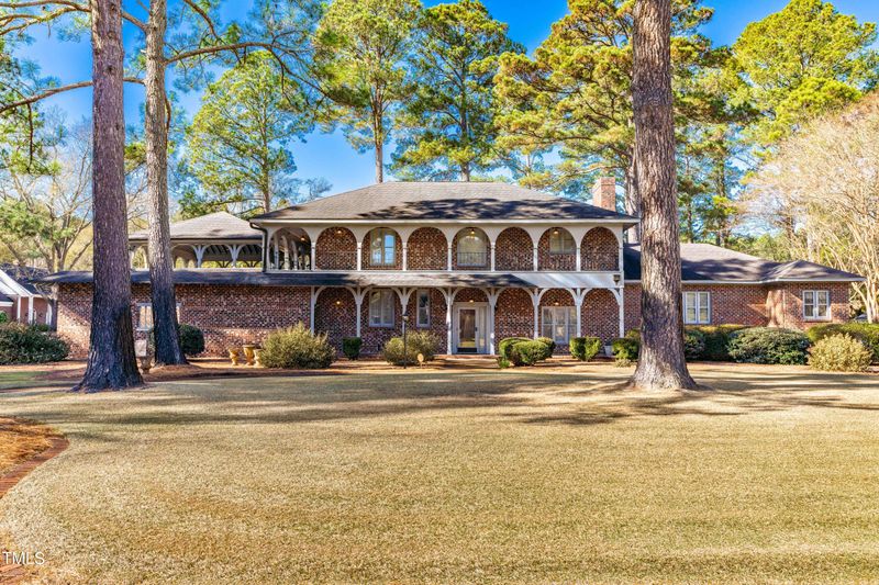 1 Lakeview Pl, Smithfield, NC 27577