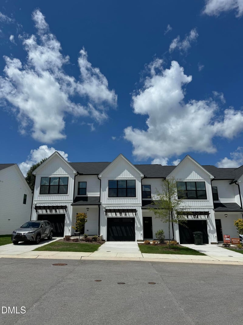 1 Lenny Dr, Clayton, NC 27520