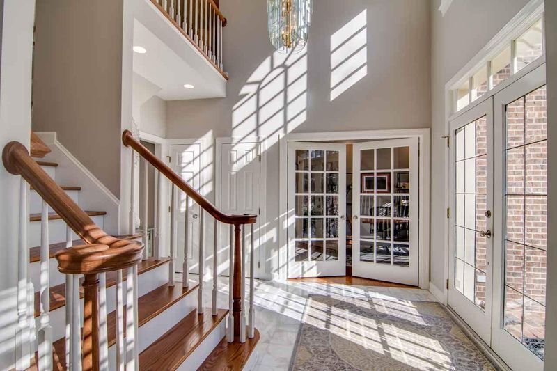 1 Lincolnshire Ct, Durham, NC 27712