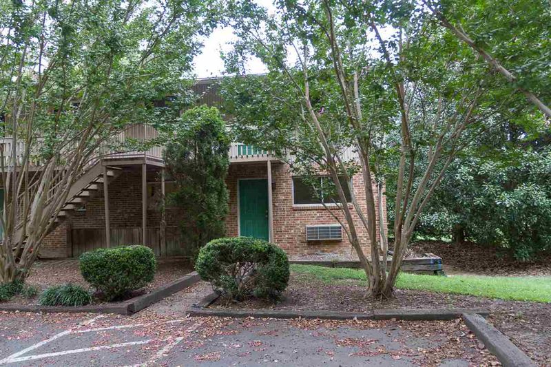 1 Shepherd Ln #B-4, Chapel Hill, NC 27514