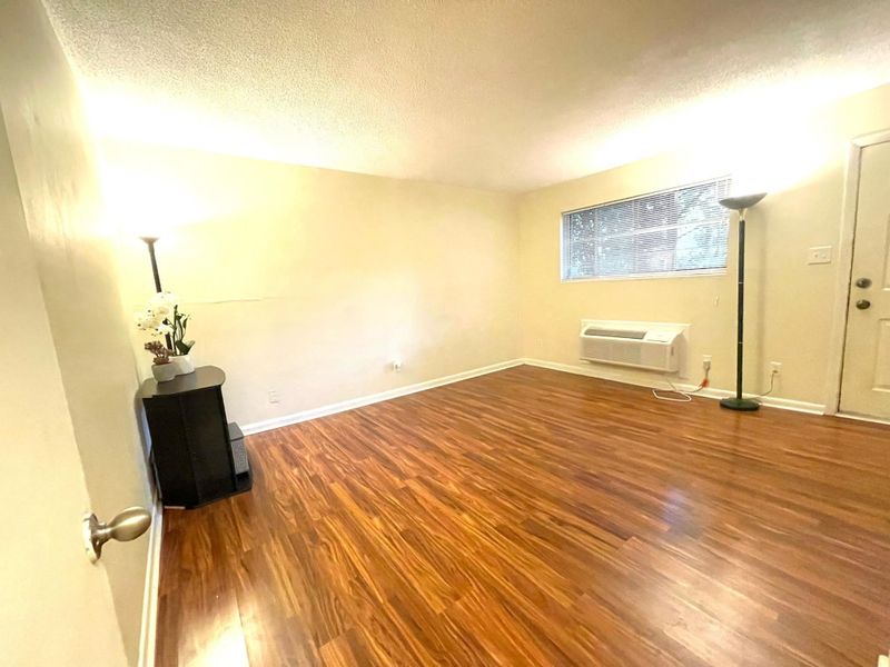 1 Shepherd Ln #B2, Chapel Hill, NC 27514