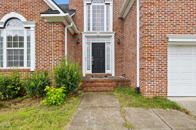 1 Thorn Brook Ct, Durham, NC 27703