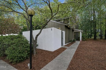 1 Vauxhall Pl, Chapel Hill, NC 27517