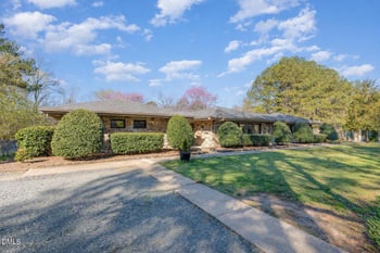 1 Vauxhall Pl, Chapel Hill, NC 27517