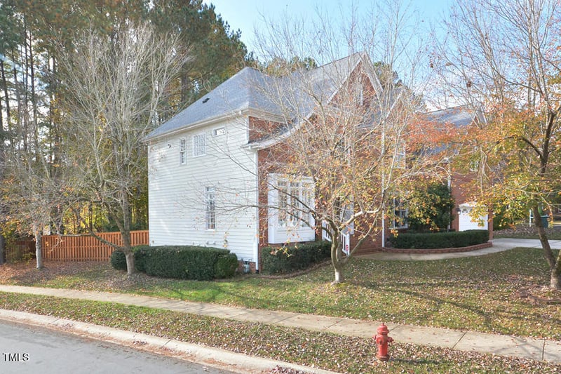 1 White Run Ct, Durham, NC 27712