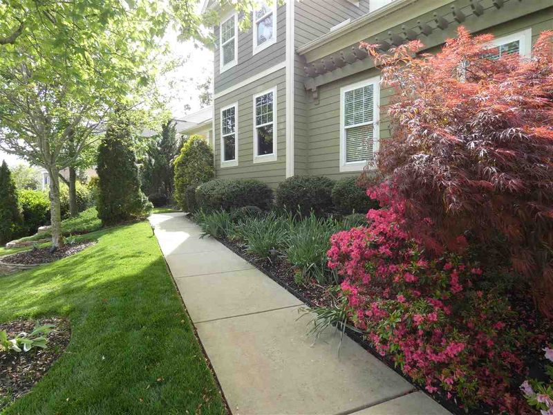 1 Zumwalt Ct, Durham, NC 27703