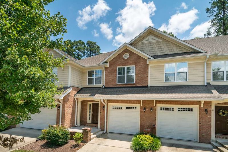 10 Abernathy Dr, Chapel Hill, NC 27517