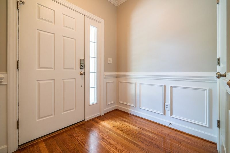 10 Abernathy Dr, Chapel Hill, NC 27517