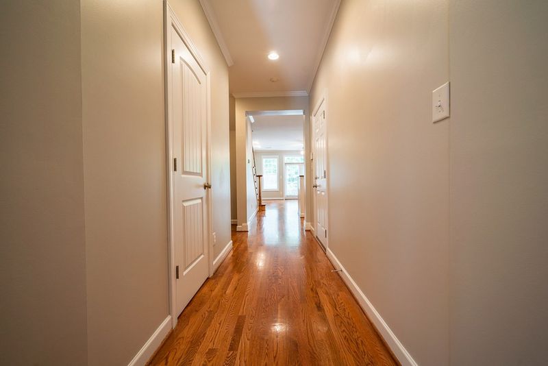 10 Abernathy Dr, Chapel Hill, NC 27517