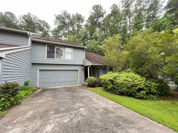 10 Clover Dr, Chapel Hill, NC 27517