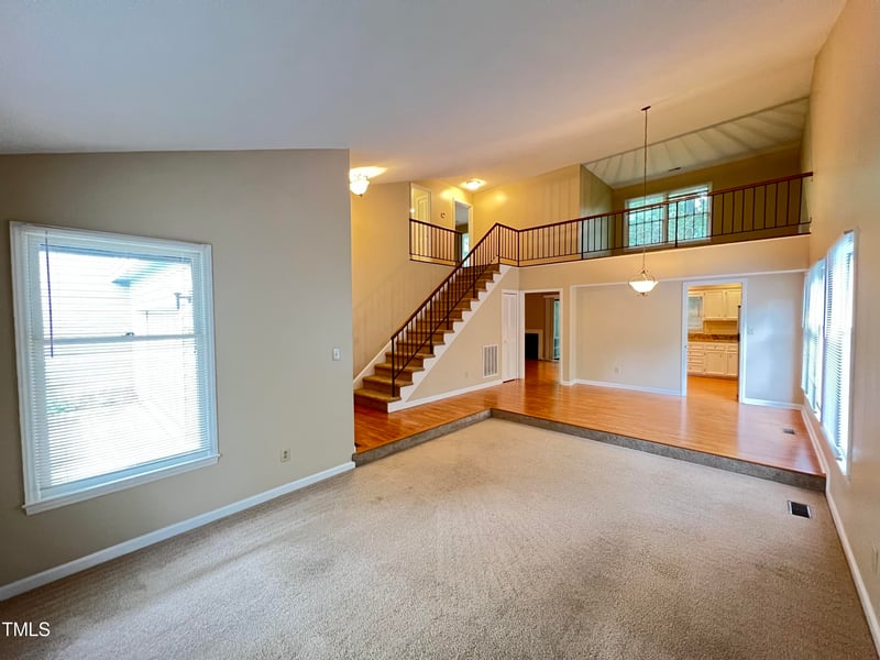 10 Clover Dr, Chapel Hill, NC 27517