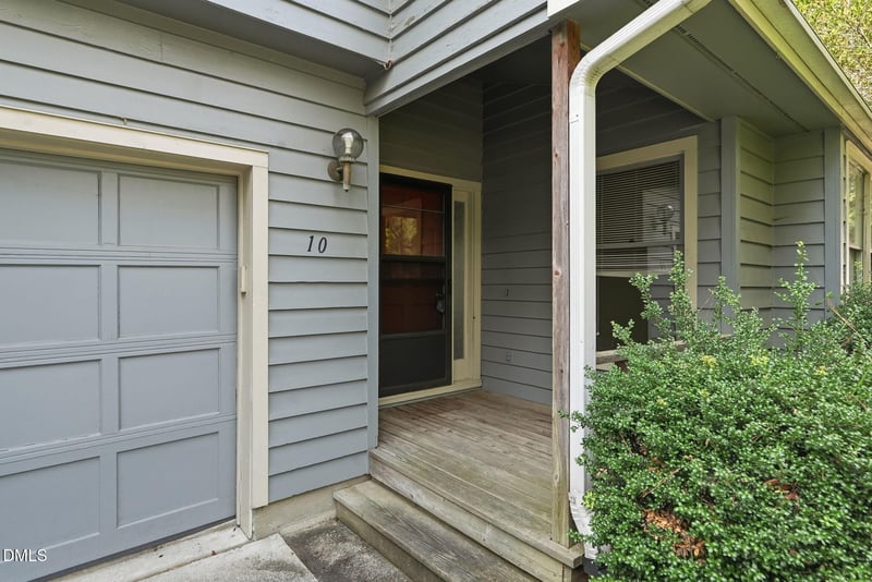 10 Clover Dr, Chapel Hill, NC 27517