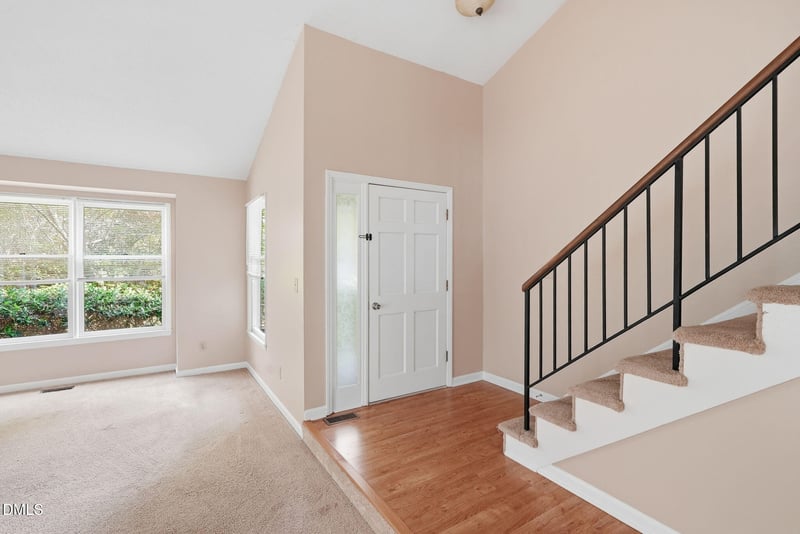 10 Clover Dr, Chapel Hill, NC 27517