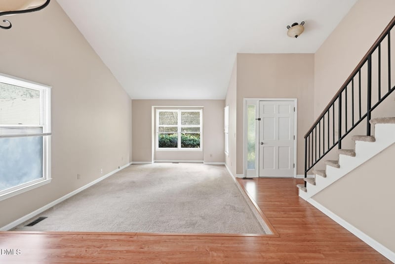 10 Clover Dr, Chapel Hill, NC 27517