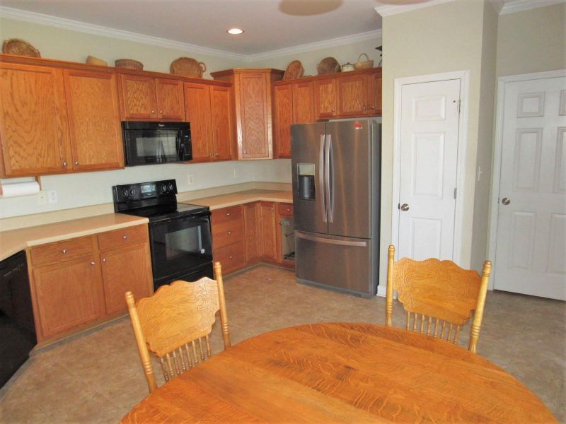 10 Davis Circle Dr, Zebulon, NC 27597