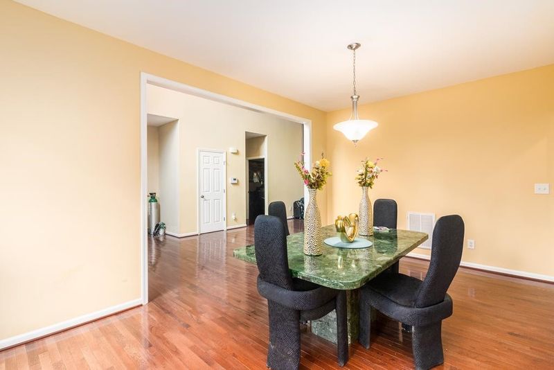 10 Fairwoods Dr, Durham, NC 27712