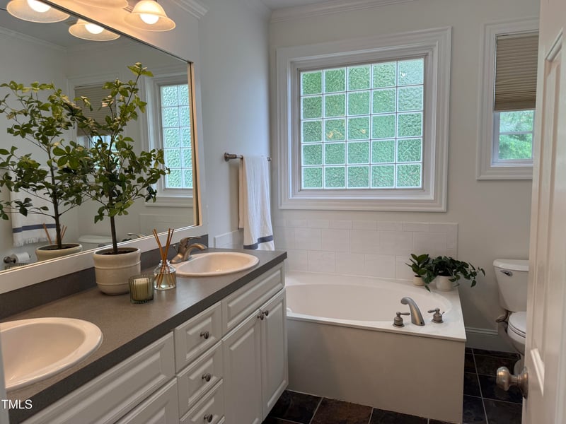 10 Georgetown Woods Dr, Youngsville, NC 27596