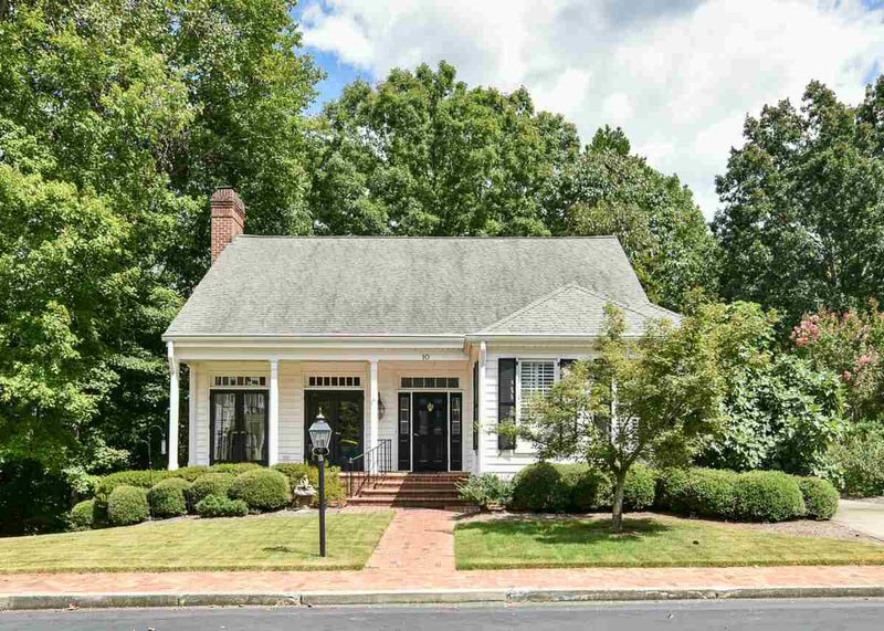 10 Hastings Sq, Durham, NC 27707