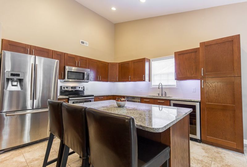 10 N Indian Creek Pl, Durham, NC 27703