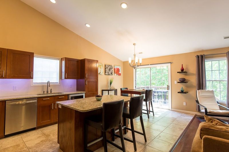 10 N Indian Creek Pl, Durham, NC 27703