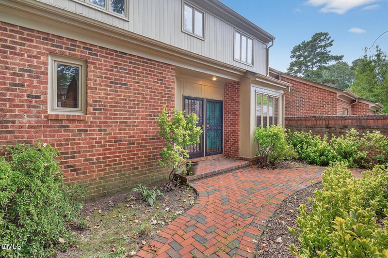 10 Innisfree Dr, Durham, NC 27707