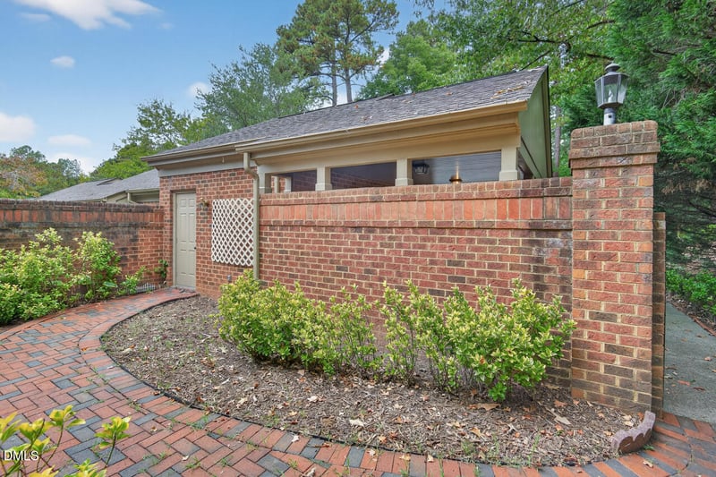 10 Innisfree Dr, Durham, NC 27707