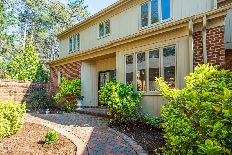 10 Innisfree Dr, Durham, NC 27707