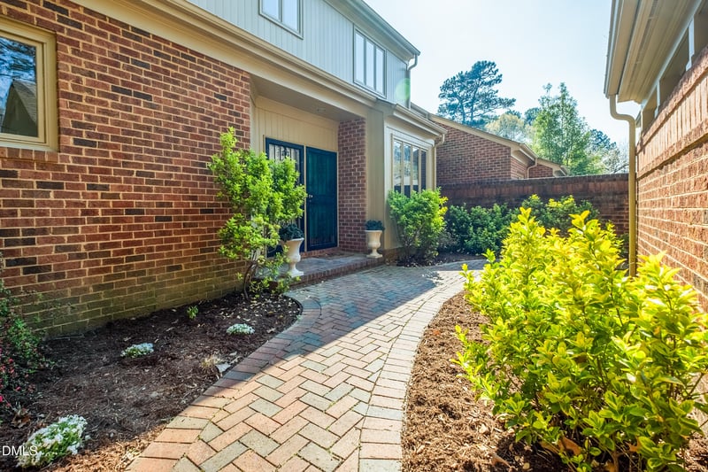 10 Innisfree Dr, Durham, NC 27707