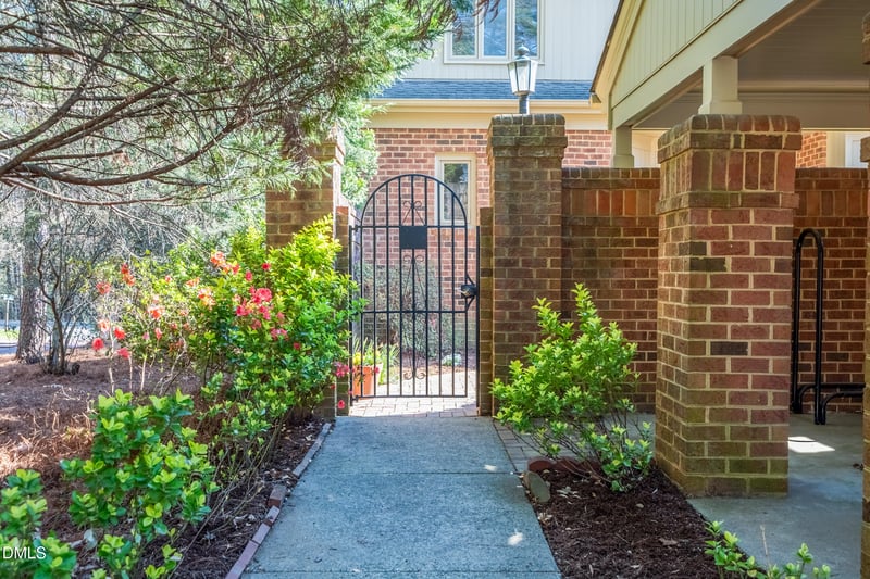 10 Innisfree Dr, Durham, NC 27707