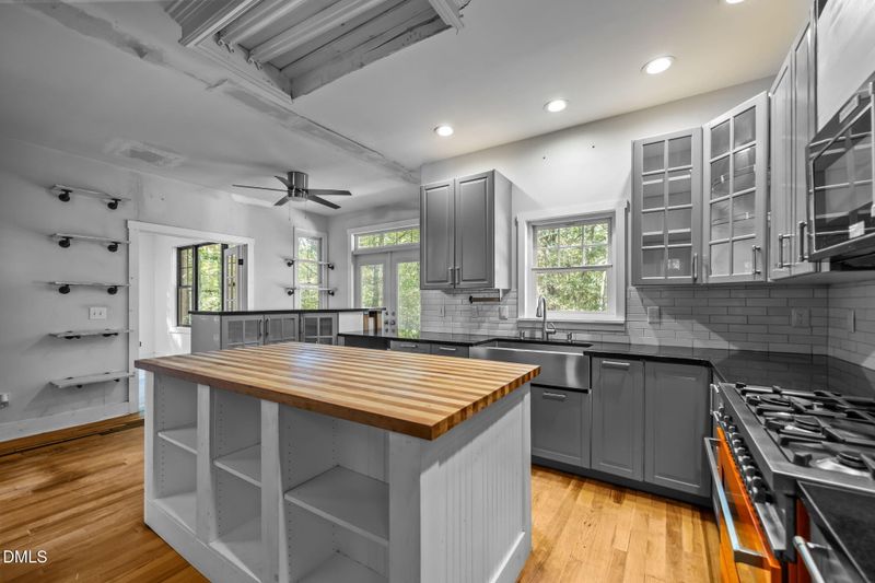 10 Lakestone Est, Pittsboro, NC 27312
