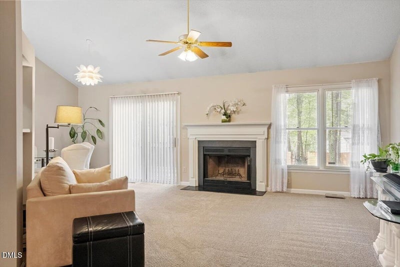 10 Petersburg Pl, Durham, NC 27703