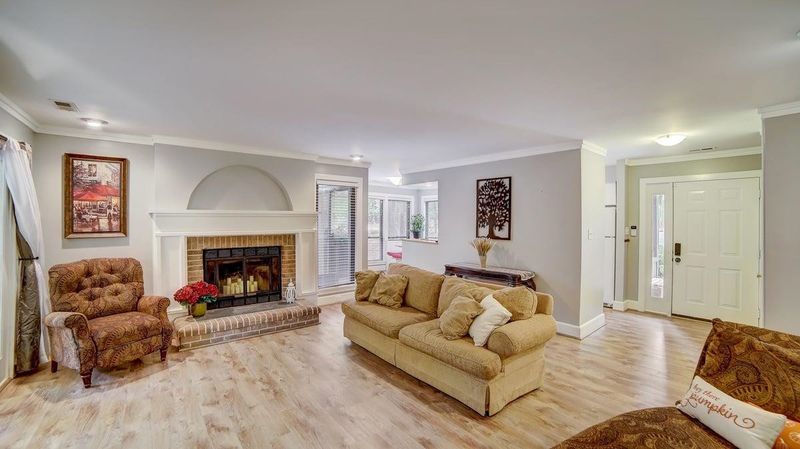 10 Stillwater Pk #10, Durham, NC 27707