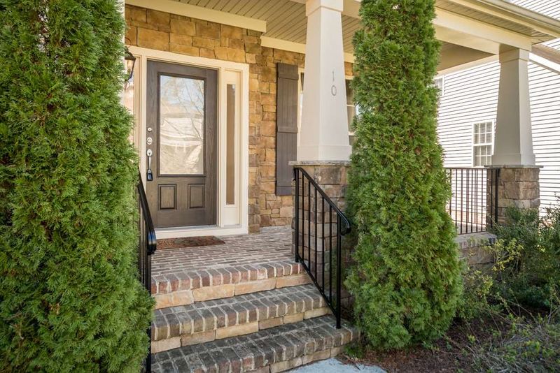 10 Stonehouse Ct, Durham, NC 27713
