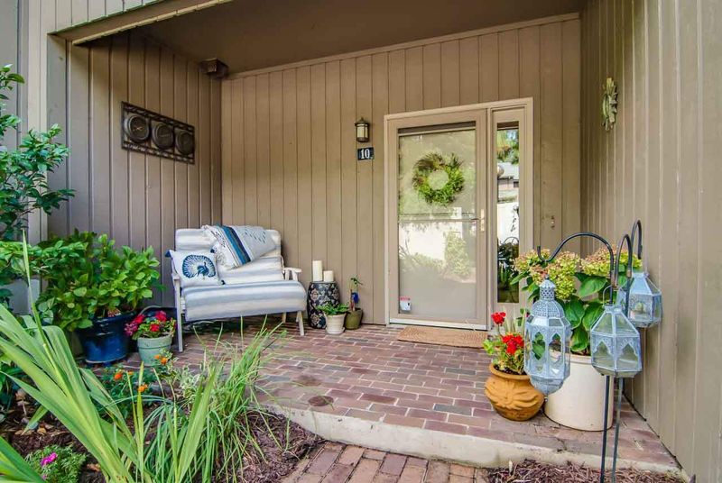 10 Waltham Pl, Chapel Hill, NC 27517