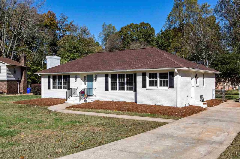 10 Windsor Pl, Mebane, NC 27302