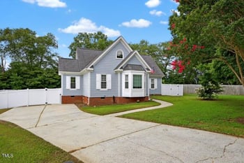 100 Avent Pines Ln, Holly Springs, NC 27540