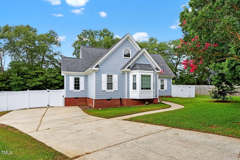 100 Avent Pines Ln, Holly Springs, NC 27540