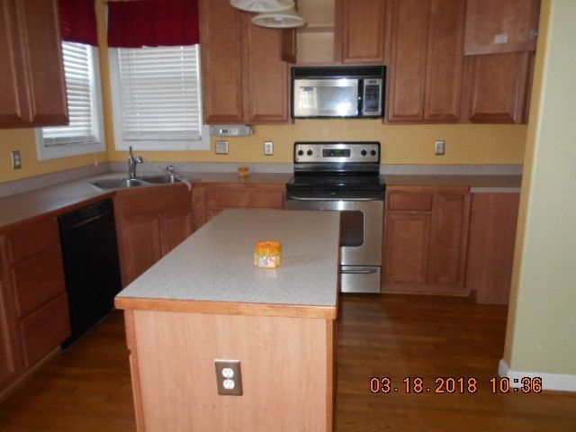 100 Ballinger Dr, Youngsville, NC 27596