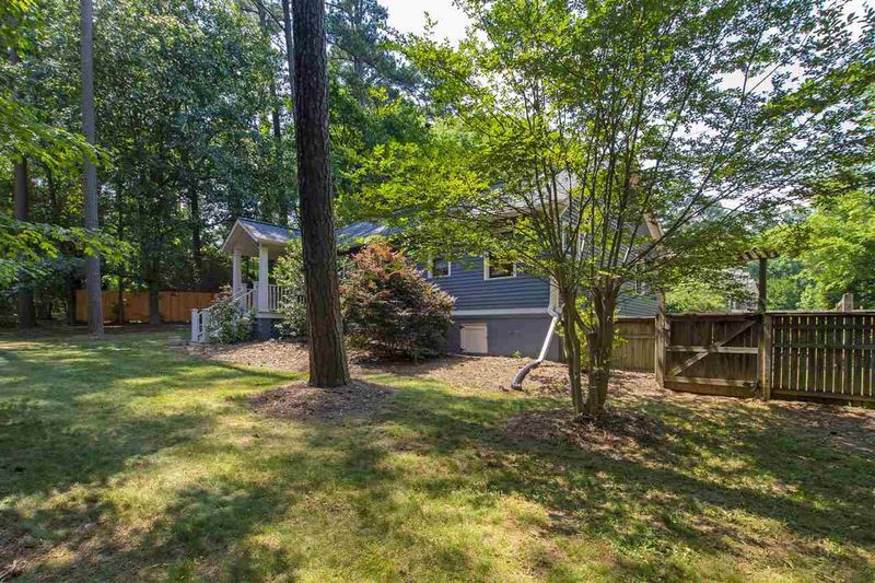 100 Barclay Rd, Chapel Hill, NC 27516