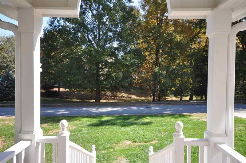 100 Bayview Dr, Chapel Hill, NC 27516
