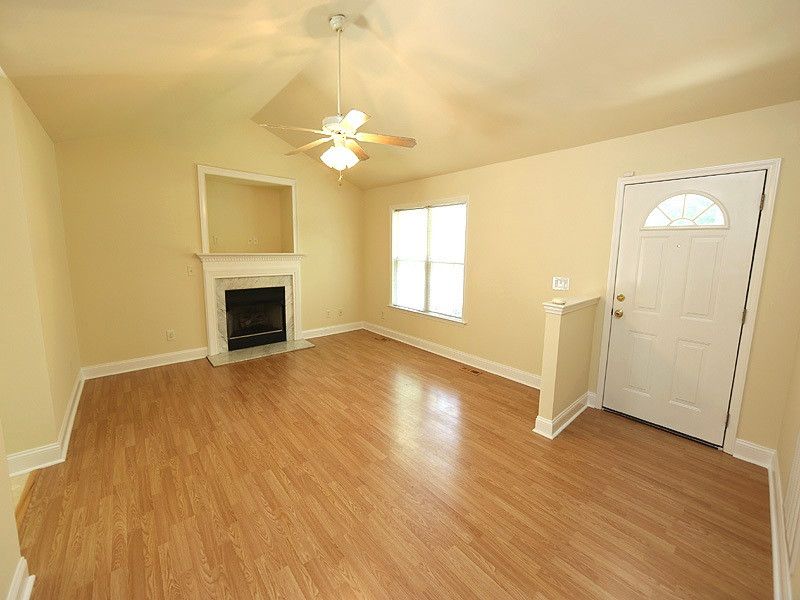 100 Beaver Ridge Dr, Youngsville, NC 27596