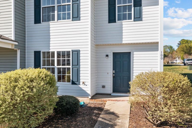 100 Blackthorne Ct, Clayton, NC 27520