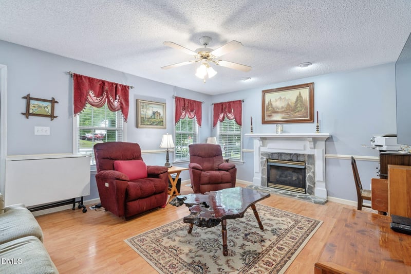 100 Blackthorne Pl, Garner, NC 27529