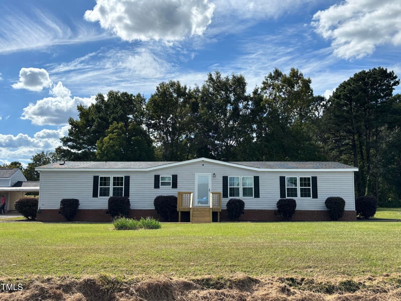100 Blueberry Dr, Selma, NC 27576