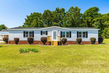 100 Blueberry Dr, Selma, NC 27576